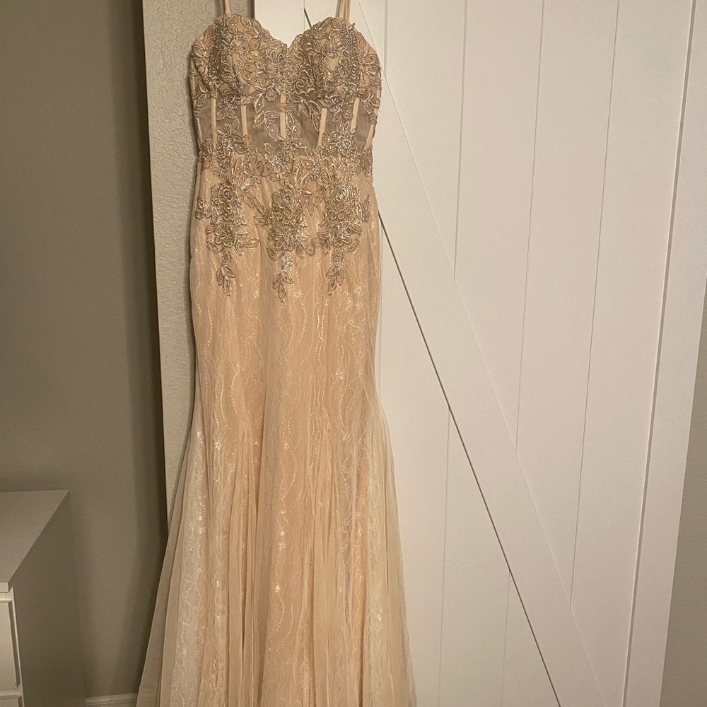 Cream prom or wedding dress it’s so pretty.